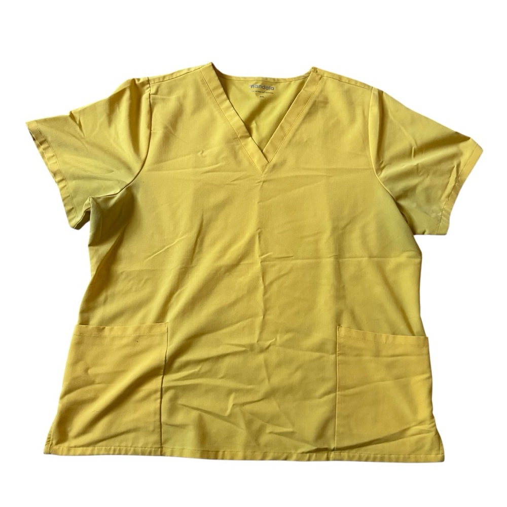 Mandala Women’s Size 2XL‎ Yellow V-Neck Scrub Top with Pockets Plus Size